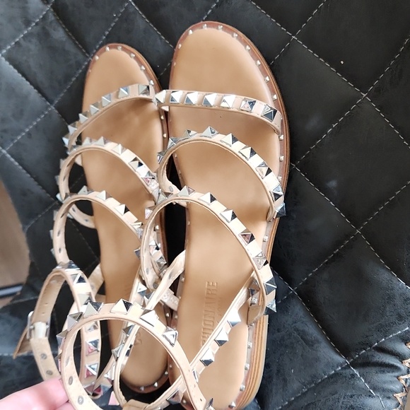 Stud gladiator sandal memory foam - Picture 4 of 6